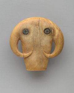 Amulet in de Vorm van een Stierenkop, ca.3500-3100 v.Chr. door Egyptian