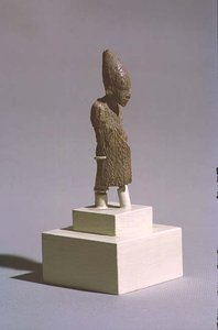 Beeld van een koning met de witte kroon van Opper-Egypte en de mantel van het Sed-festival, uit de Tempel van Osiris, Abydos, Vroeg-dynastieke periode