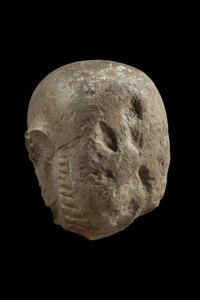 Hoofd van standbeeld van god Min (limestone)