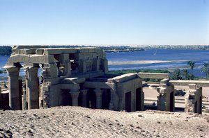 Zicht op de Romeinse en Ptolemaïsche Dubbele Tempel van Sobek en Haroeris aan de Nijl
