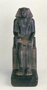 Zittend standbeeld van Sesostris III, uit Hierakonpolis, Middenrijk (zwart graniet)