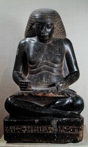 Amenhotep, zoon van Hapu, zittend met gekruiste benen, uit de Tempel van Amon, Karnak