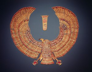 Halsketting in de vorm van de giergodin Nekhbet, uit het graf van Toetanchamon