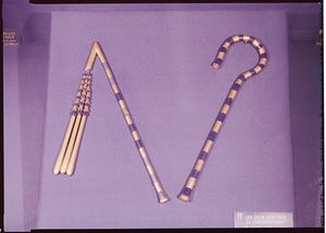 Herderstaf en vlegel, uit het Graf van Toetanchamon (ca. 1370-1352 v.Chr.) Nieuwe Koninkrijk door Egyptian 18th Dynasty