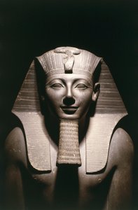 Egypte, Detail van standbeeld van Thoetmosis III (voor 1479-ca. 1425 v.Chr.), achttiende dynastie, uit de tempel van Amon in Karnak, Luxor, basalt door Egyptian 18th Dynasty