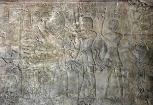 Egyptische oudheid: scènes uit het graf van Kha em Het (Khaemhat), inspecteur van graanschuren en schrijver aan het hof van Amenophis III (TT57), die dragers van offers vertegenwoordigt. 18e dynastie. 1530-1290 v.Chr. Vallei der Edelen. Luxor, Westelijke o door Egyptian 18th Dynasty
