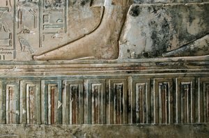 Egyptische oudheid: reliëf dat de voet van de schrijver afbeeldt die het graf verlaat en de paleisfries van het graf van Kha em Het (Khaemhat) inspecteur van zolders en schrijver aan het hof van Amenophis III (TT57). 18e dynastie. 1530-1290 v.Chr. Vallei d door Egyptian 18th Dynasty