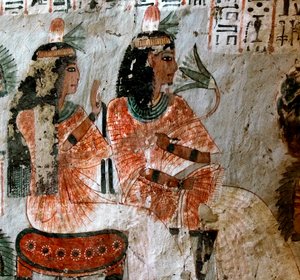 Egyptische oudheid: voorstelling van Nebtawy (Nebtaoui), vrouw van de schrijver Roy en zijn zus. Schildering van het graf van Roy (TT255). 18e dynastie. Van de westelijke oever van Luxor, Egypte door Egyptian 18th Dynasty