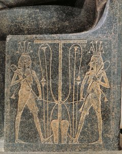 Granieten beeldengroep met Horemheb die offers brengt aan god Atum, (detail) van de troon van Atum met Seth en Horus door Egyptian 18th Dynasty