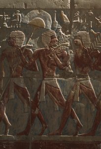 Reliëf dat een parade ter ere van de godin Hathor afbeeldt (detail)