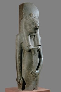De Godin Sekhmet met een scepter in de vorm van een papyrusstengel ... door Egyptian 18th Dynasty