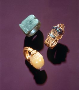Drie ringen, uit het graf van Toetanchamon