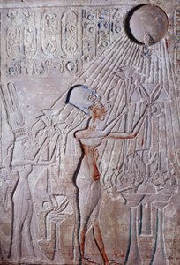 laag reliëf van koning Ikhenaton en koningin Nefertiti die de zonnegod Aton aanbidden door Egyptian 18th Dynasty