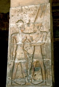 Oude Egyptische kunst: Laag reliëf op de zuil van de tempel van Sethi I door Egyptian 19th Dynasty