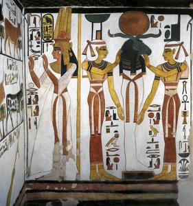 Egypte, Thebe, Luxor, Vallei der Koninginnen, Graf van Nefertari, Aanbouw aan voorhal, muurschilderingen, koningin voor goddelijke entiteit die Osiris voorstelt rustend in Ra in cirkel van godinnen Isis en Nephthy