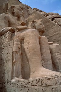 Egyptische oudheid: Kolossus van de Tempel van Ramses II. 1271-1256 v.Chr. Abu Simbel, Aswan, Egypte