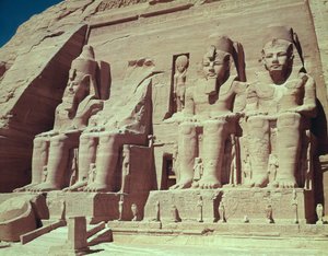 Vier kolossale figuren van de koning, uit de Tempel van Ramses II, Nieuwe Koninkrijk, c.1279-1213 v.Chr. door Egyptian 19th Dynasty