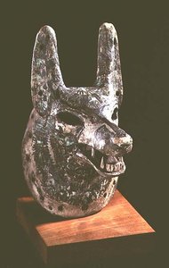 Hoofd van Anubis, Egyptische god van de doden, met een scharnierende kaak, gebruikt als een orakelmasker, Nieuwe Koninkrijk
