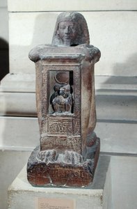 Naophore standbeeld van de schrijver, Kha, met de god Thoth in de naos, Nieuwe Koninkrijk, c.1279-1212 v.Chr.