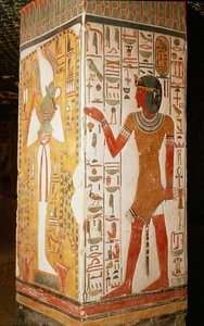 Zuil met Osiris en een priester in panterhuid, uit het graf van Nefertari