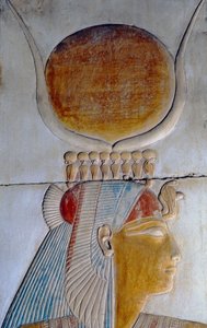 Profiel van Isis, Tempel van Seti I, Abydos door Egyptian 19th Dynasty