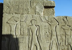 Reinigingsscène, reliëf, Tempel van Amon, Karnak tempelcomplex (UNESCO Werelderfgoedlijst) door Egyptian 19th Dynasty