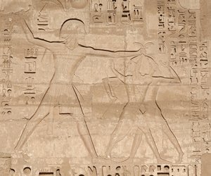 Scène van de slachting van vijanden, Tempel van Horus, Edfu