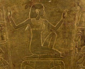 De godin Isis, decoratief detail van sarcofaag van Koningin Tuya, moeder van Ramses II, verguld hout, Egyptische Beschaving, Nieuwe Koninkrijk, Dynastie XIX door Egyptian 19th Dynasty
