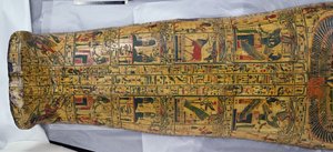 Detail van de deksel van de mummie van Nesyamun, mogelijk gevonden in Deir El-Bahri, Nieuwe Koninkrijk, circa 1100 v.Chr. (beschilderd hout) door Egyptian 20th Dynasty