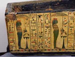 Detail van de buitenste kistbasis van de mummie van Nesyamun, mogelijk gevonden in Deir El-Bahri, Nieuwe Koninkrijk, ca. 1100 v.Chr.