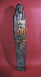 Sarcophagus voor een jonge vrouw genaamd de Dame van het Huis Djed-montu-iues-ankh, vrouw van Pamiu, Derde Tussenperiode, 850-730 v.Chr. (polychrome gesso) door Egyptian 22nd Dynasty