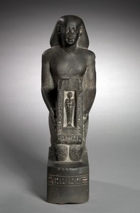 Naophore beeld van de financieel ambtenaar en opzichter van velden, Horwedja, 521-486 v.Chr. door Egyptian 27th Dynasty
