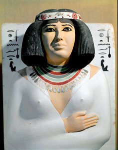 Egyptische oudheden: Nofret, vrouw van de hogepriester van Heliopolis en prins van Pe Rahotep. Detail van beschilderd kalkstenen beeld. 4e dynastie. Uit de mastaba van Rahotep in Meidoum. Egyptisch Museum, Caïro door Egyptian 4th Dynasty