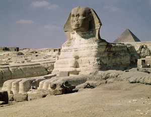 Uitzicht vanuit het noordoosten van de Sfinx, daterend uit het bewind van koning Chephren, Oude Koninkrijk, 2600-2500 v.Chr. door Egyptian 4th Dynasty