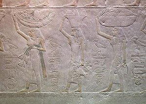 Vrouwen die de domeinen van de dood personifiëren en offers brengen, uit de Mastaba van Akhutotep, Oude Koninkrijk