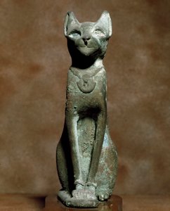 Egyptische oudheid: de godin kat Bastet. Bronzen beeldhouwwerk. Turijn, Egyptisch museum