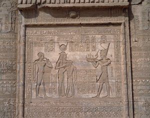 Egyptische oudheid: uitzicht op de reliëfs van de tempel van de godin Hathor in Denderah