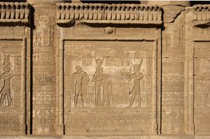 Egyptische oudheid: Romeinse mammisi ter herdenking van de geboorte van Ihy, zoon van Isis, Hathor-tempel, Denderah, Egypte