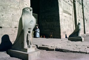 Ingang van de Tempel van Horus door Egyptian Ptolemaic Period
