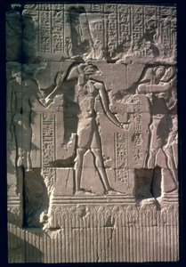 Reliëf van Khnum, van de schermmuur van de Tempel van Khnum