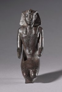 Statuette van Knielende Koning, Grieks-Romeinse Periode, 304-30 v.Chr.
