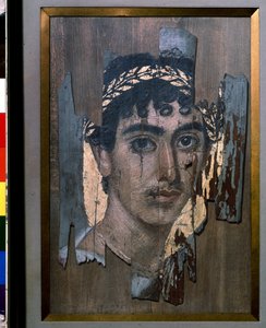 Egyptische oudheid: "Begrafenisportret van een jonge man bij de gouden aurole", 2de eeuw (schilderij op hout) door Egyptian School