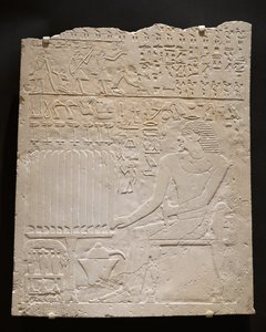 Reliëf van het graf van Khnumti, ca. 2345-2184 v.Chr. (witte kalksteen) door Egyptian School