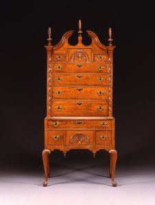 De Hawley-Clarke-Lyman familie Queen Anne gesneden hoge ladekast, Hadley of Springfield gebied, Massachusetts, ca. 1750-70 door Eliakim (school of) Smith