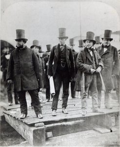 (L naar R) John Scott Russell, Henry Wakefield, Isambard Kingdom Brunel en Lord Derby bij de lancering van de SS Great Eastern