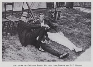 1914, Na de uitdagingsronde, Mr (nu Lord) Balfour en A F Wilding (z/w foto)