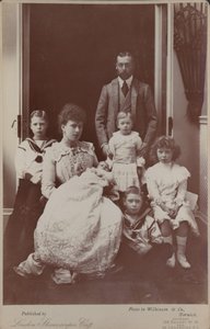 Albert Edward en Prinses Alexandra met hun familie door English Photographer