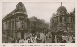 Aldwych met Gaiety theater en Waldorf Hotel door English Photographer