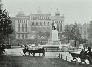 Alhambra, Leicester Square, Westminster: oostzijde, 1895 door English Photographer