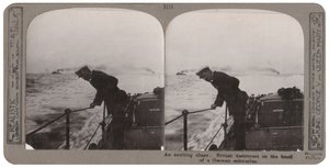 Een spannende achtervolging. Britse torpedobootjagers op het spoor van een Duitse onderzeeër door English Photographer